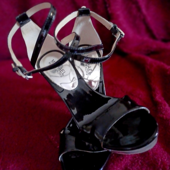 MICHEL KORS Black Patten Leather & Marble bottom heel - Picture 3 of 4